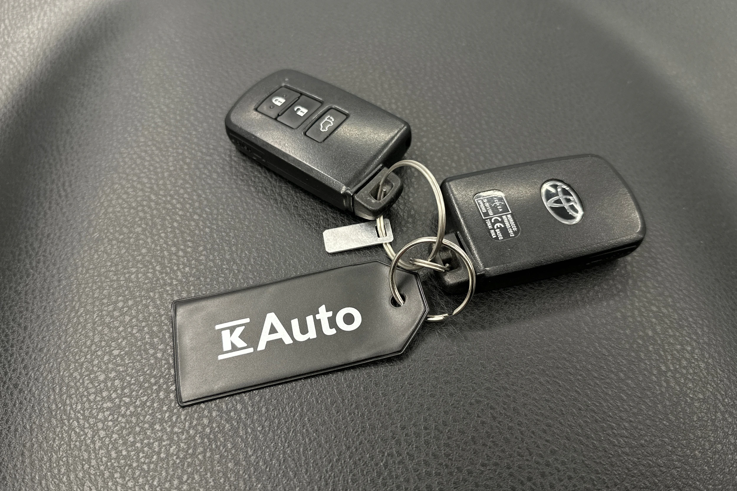 met. musta Toyota RAV4 2019 kuva 32.