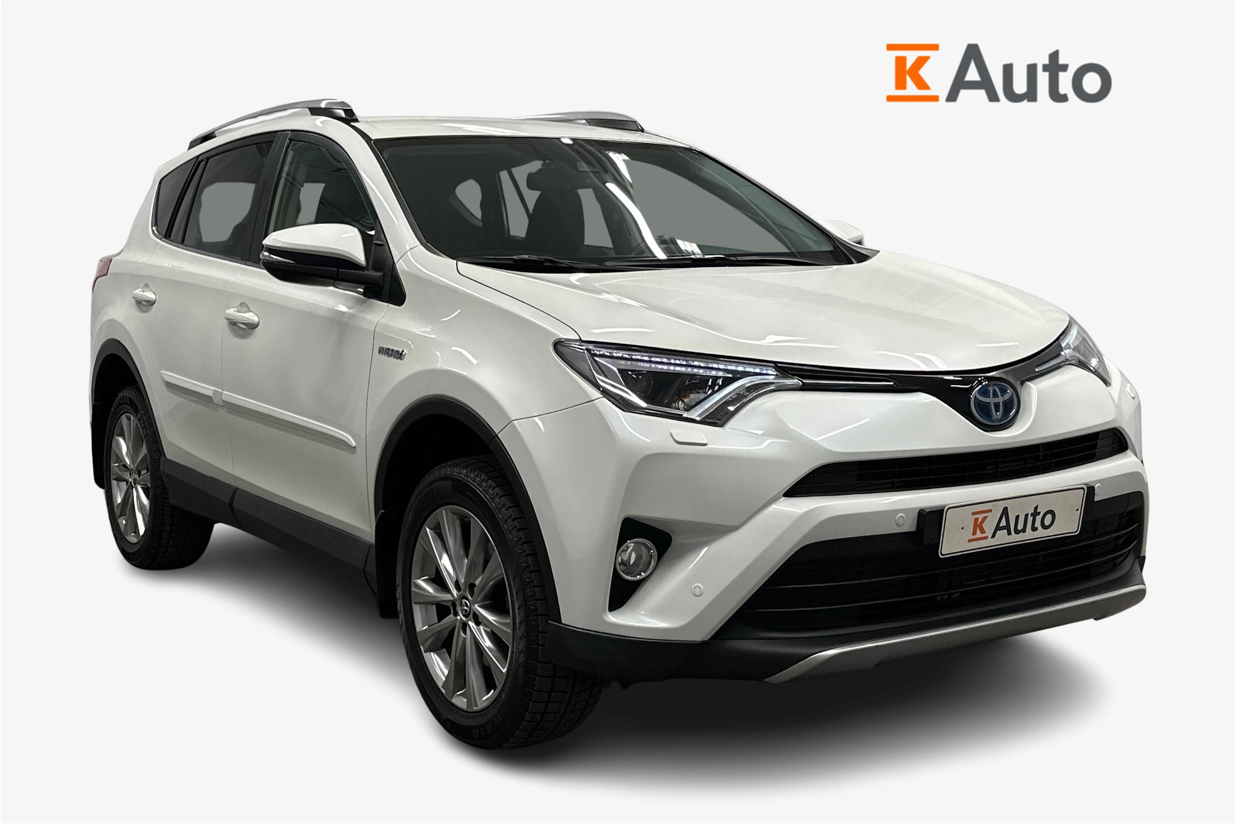 valkoinen Toyota RAV4 2019 kuva 1.