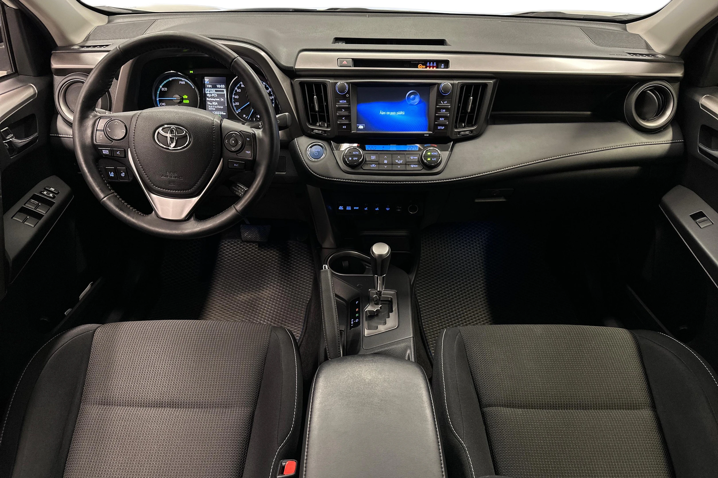 valkoinen Toyota RAV4 2019 kuva 9.