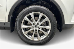 valkoinen Toyota RAV4 2019 kuva 12.