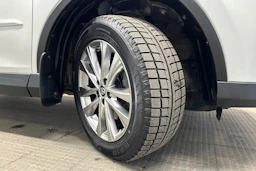 valkoinen Toyota RAV4 2019 kuva 13.