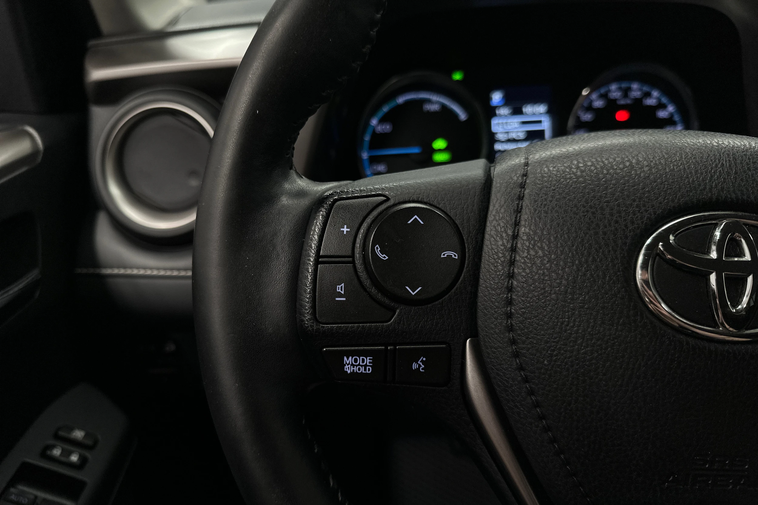 valkoinen Toyota RAV4 2019 kuva 15.