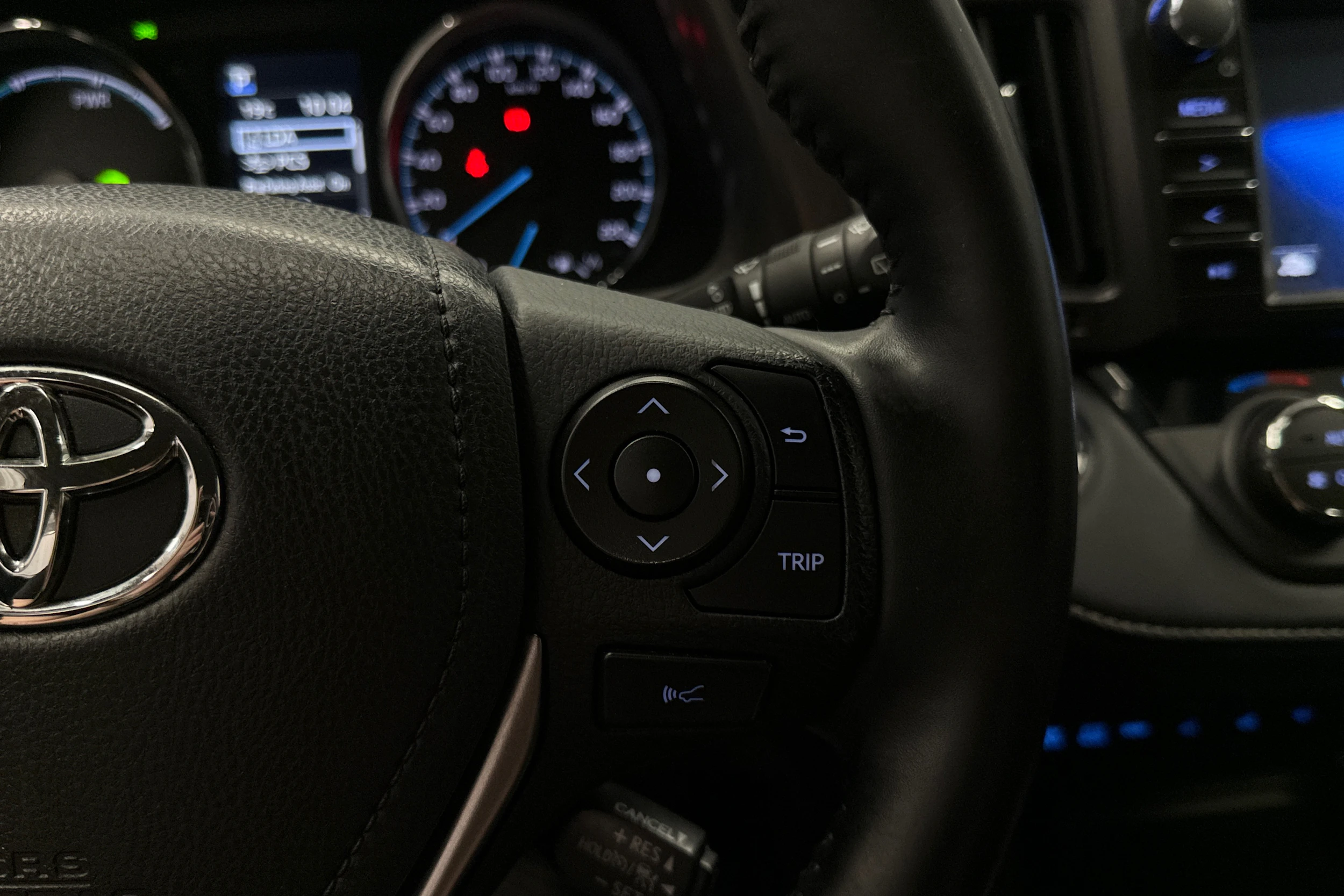 valkoinen Toyota RAV4 2019 kuva 16.