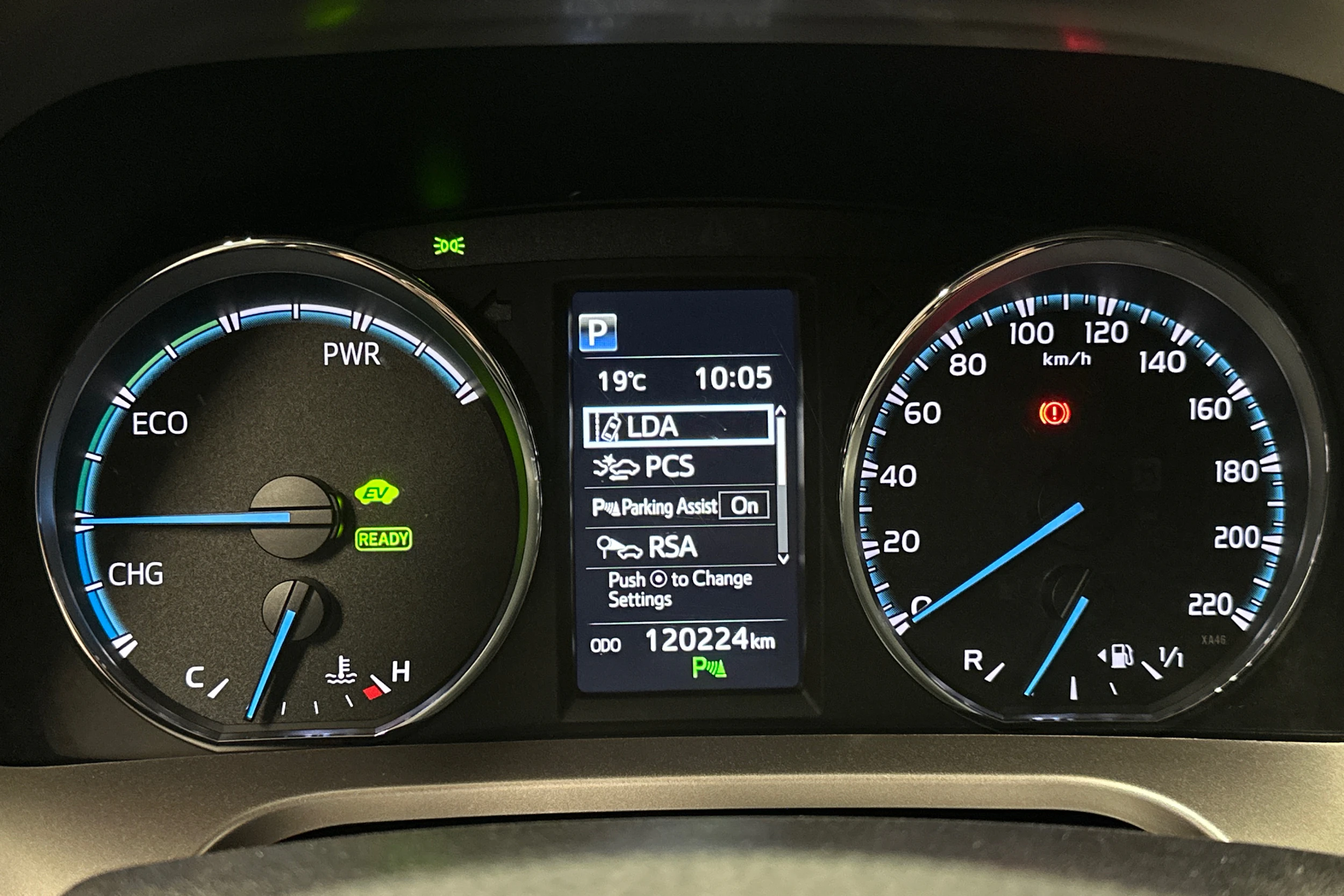 valkoinen Toyota RAV4 2019 kuva 17.
