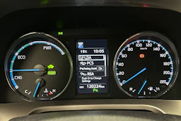valkoinen Toyota RAV4 2019 kuva 17.