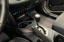 valkoinen Toyota RAV4 2019 kuva 26.