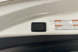 valkoinen Toyota RAV4 2019 kuva 31.