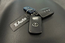 valkoinen Toyota RAV4 2019 kuva 32.