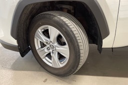 Valkoinen Toyota RAV4 2019 kuva 12.
