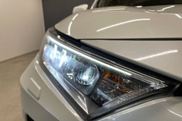 Valkoinen Toyota RAV4 2019 kuva 13.