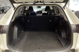 Valkoinen Toyota RAV4 2019 kuva 14.