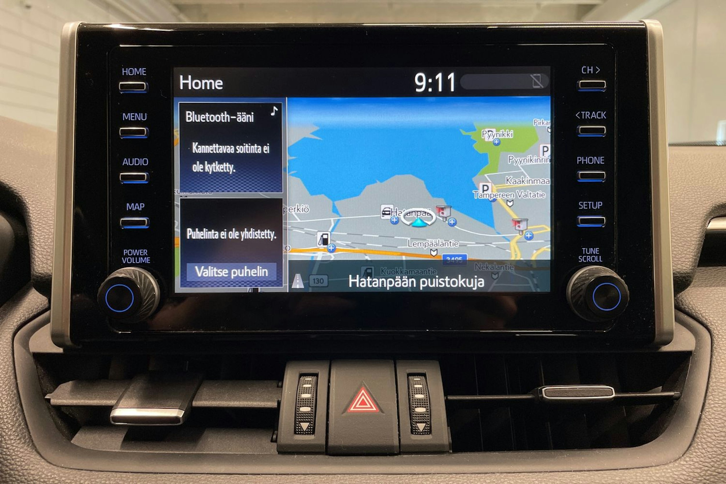 Valkoinen Toyota RAV4 2019 kuva 16.