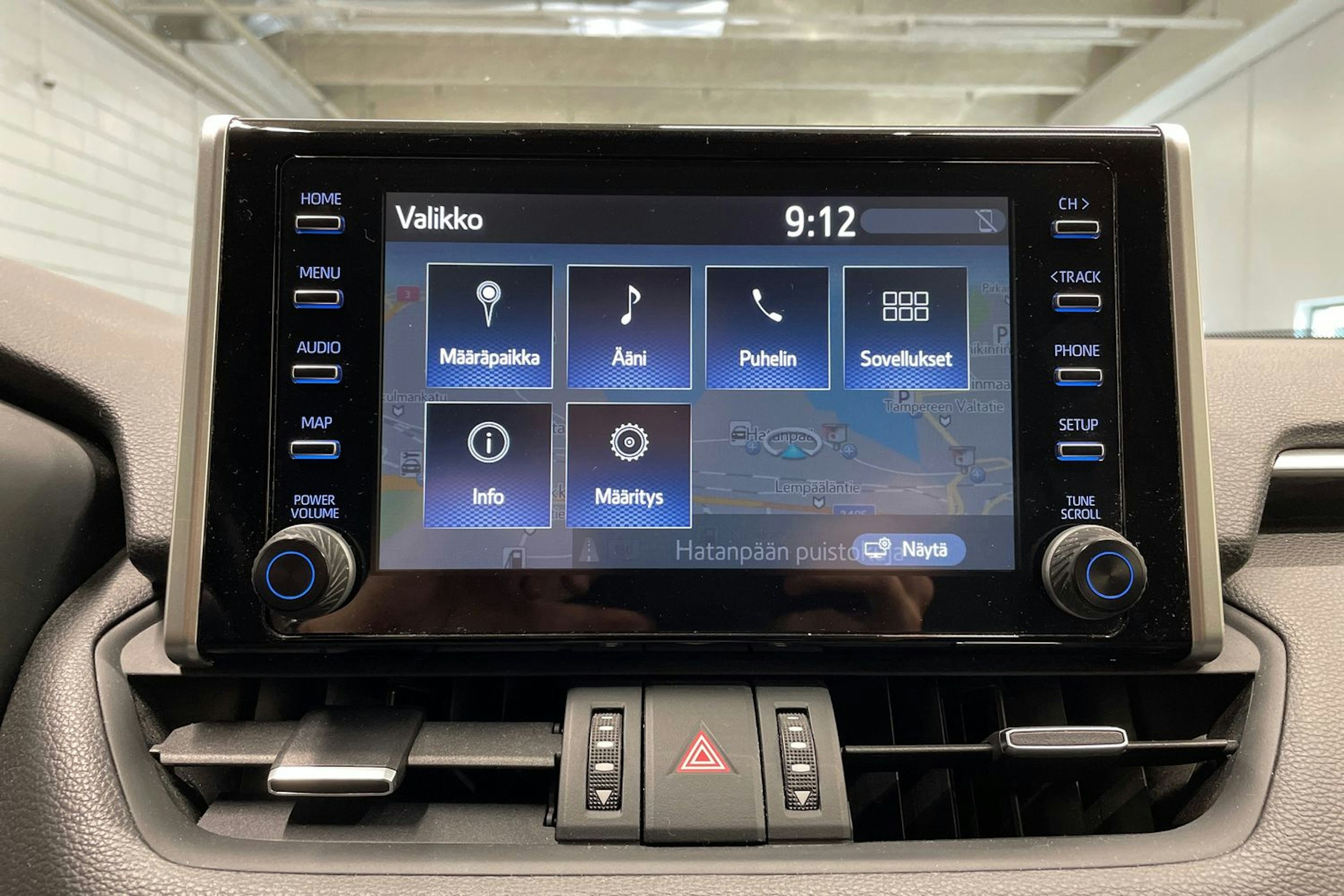 Valkoinen Toyota RAV4 2019 kuva 17.