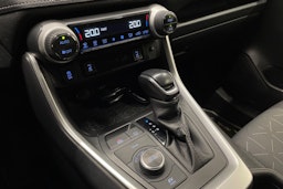 Valkoinen Toyota RAV4 2019 kuva 21.