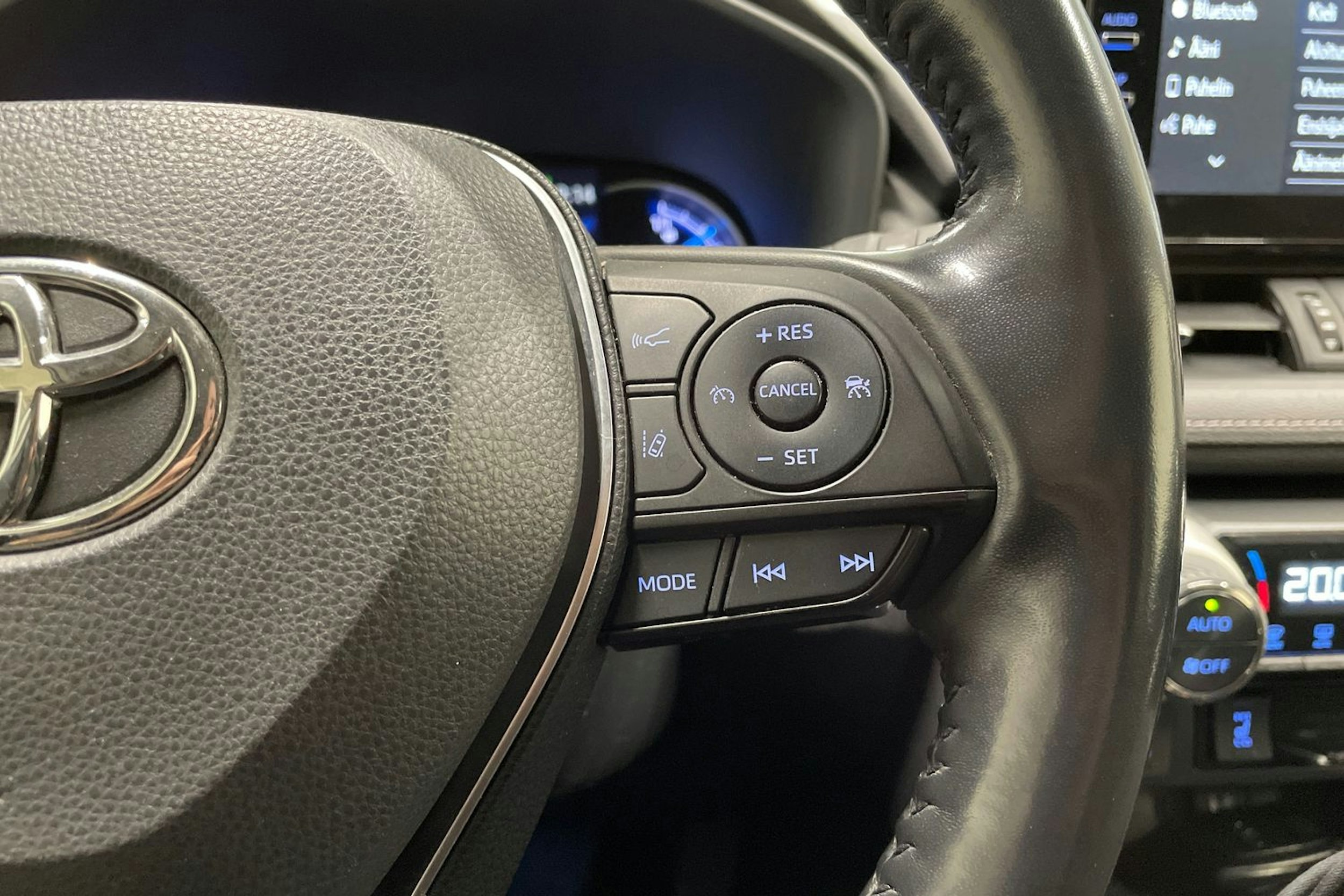Valkoinen Toyota RAV4 2019 kuva 27.