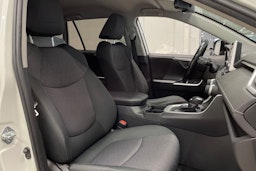 Valkoinen Toyota RAV4 2019 kuva 28.
