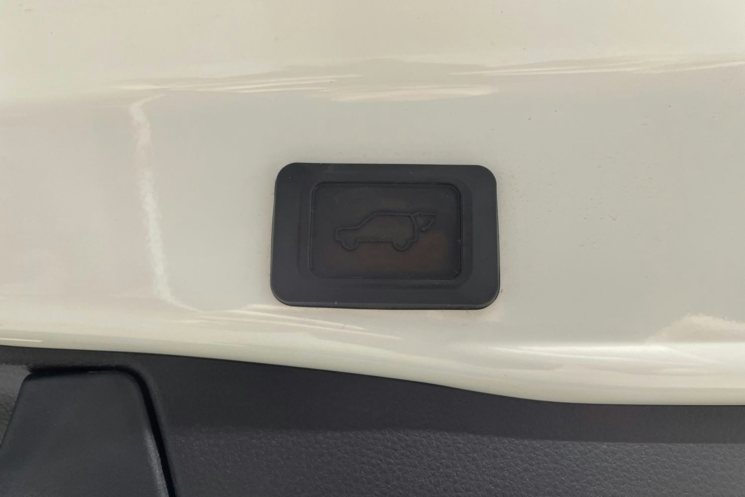 Valkoinen Toyota RAV4 2019 kuva 31.