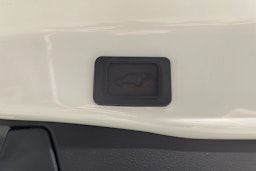 Valkoinen Toyota RAV4 2019 kuva 31.