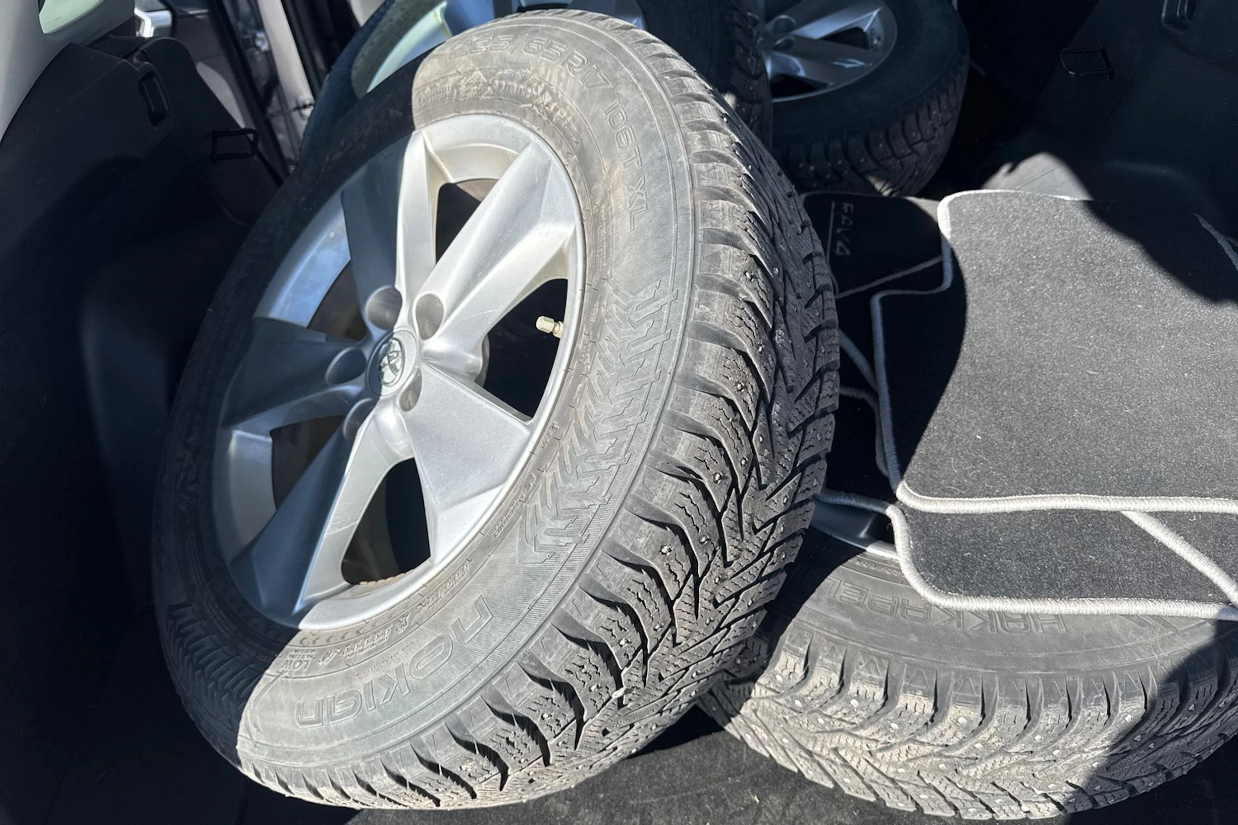 hopea Toyota RAV4 2019 kuva 4.