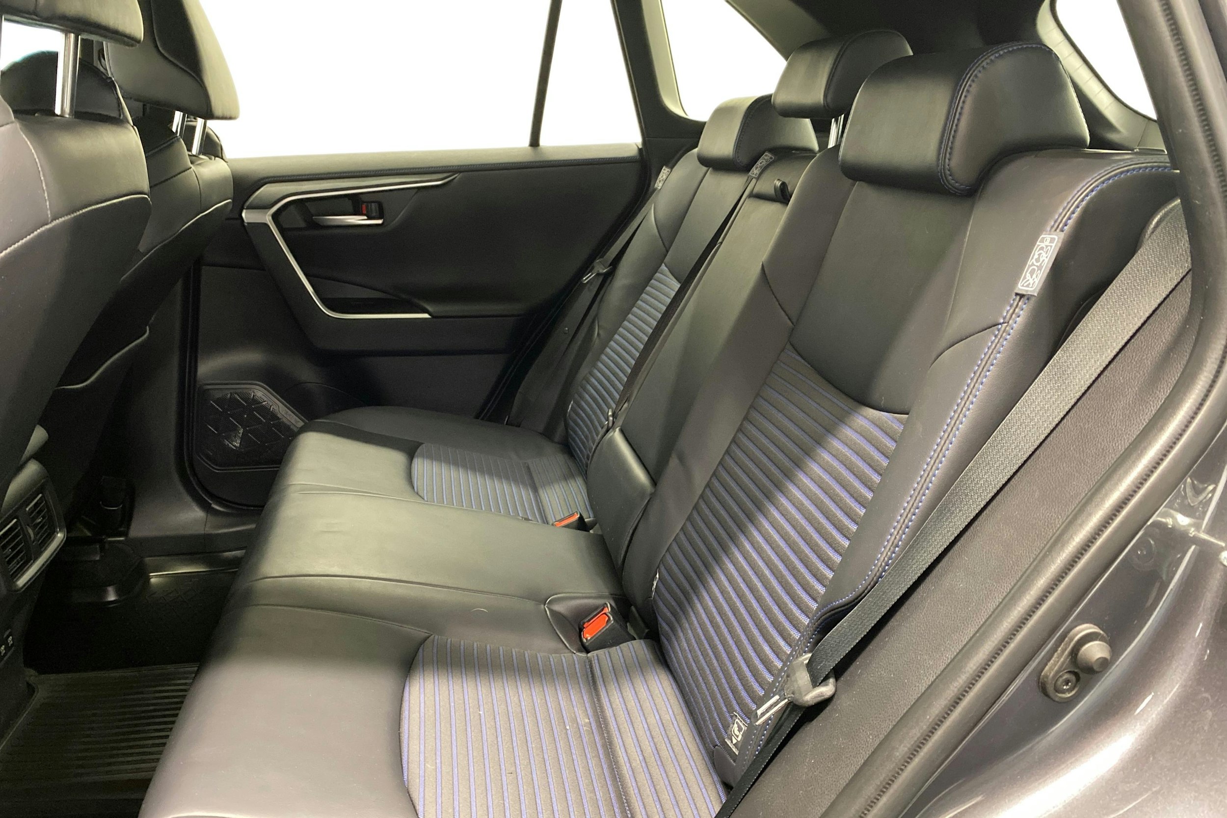 Harmaa Toyota RAV4 2019 kuva 10.