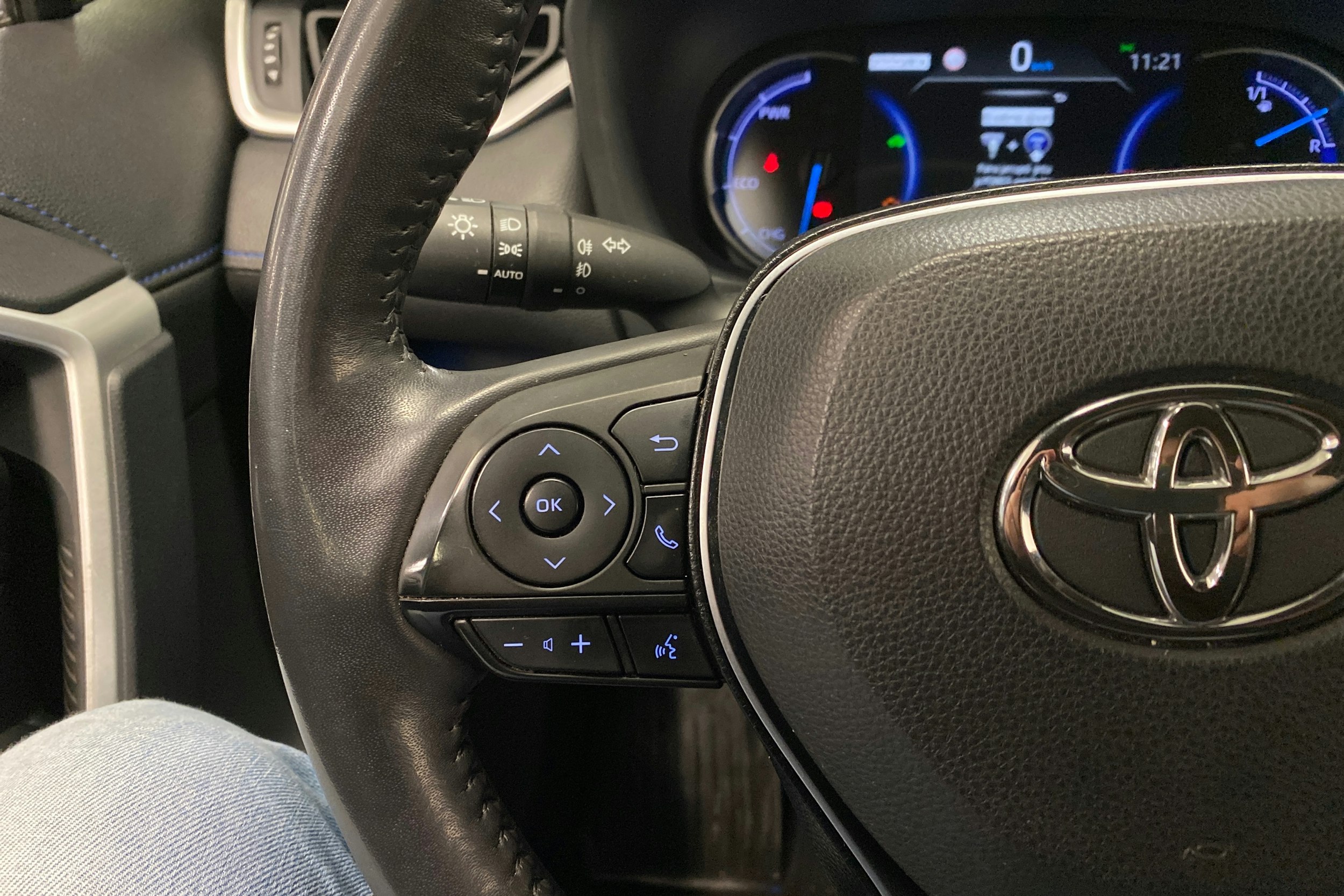 Harmaa Toyota RAV4 2019 kuva 14.