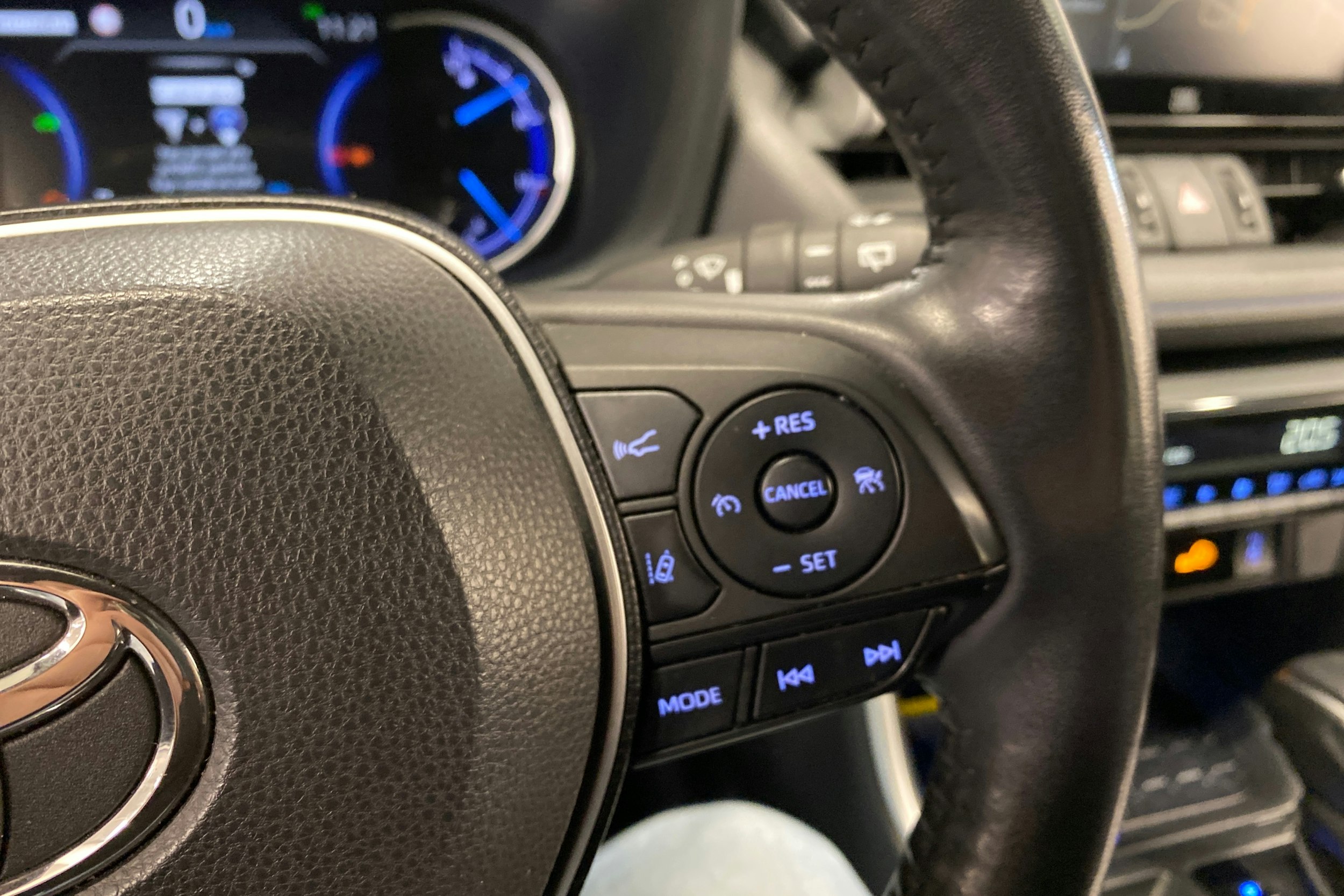 Harmaa Toyota RAV4 2019 kuva 15.