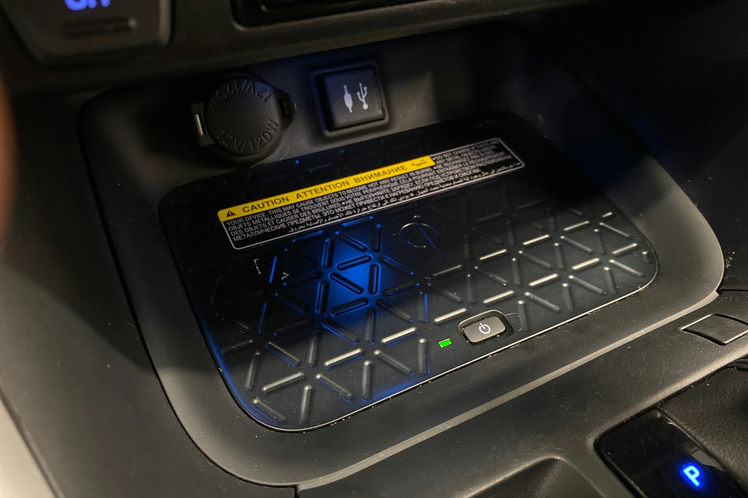 Harmaa Toyota RAV4 2019 kuva 18.