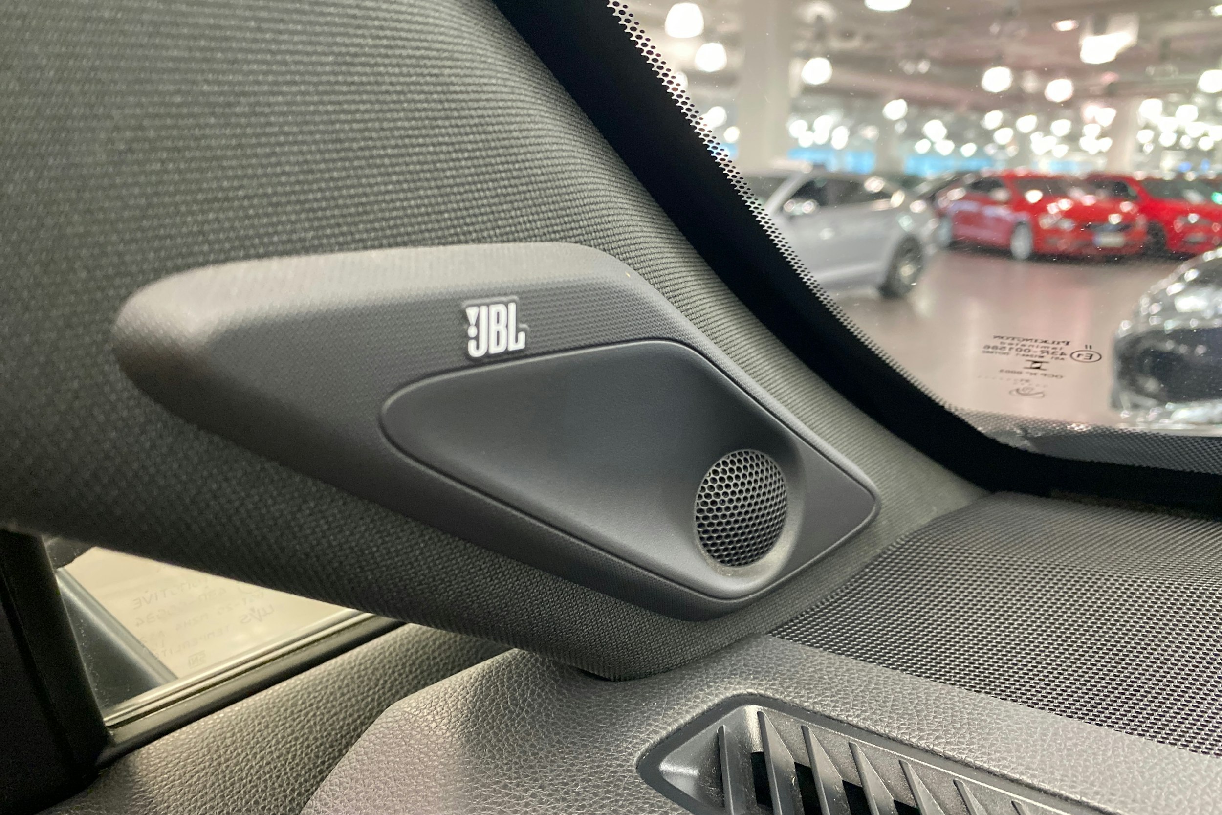 Harmaa Toyota RAV4 2019 kuva 20.