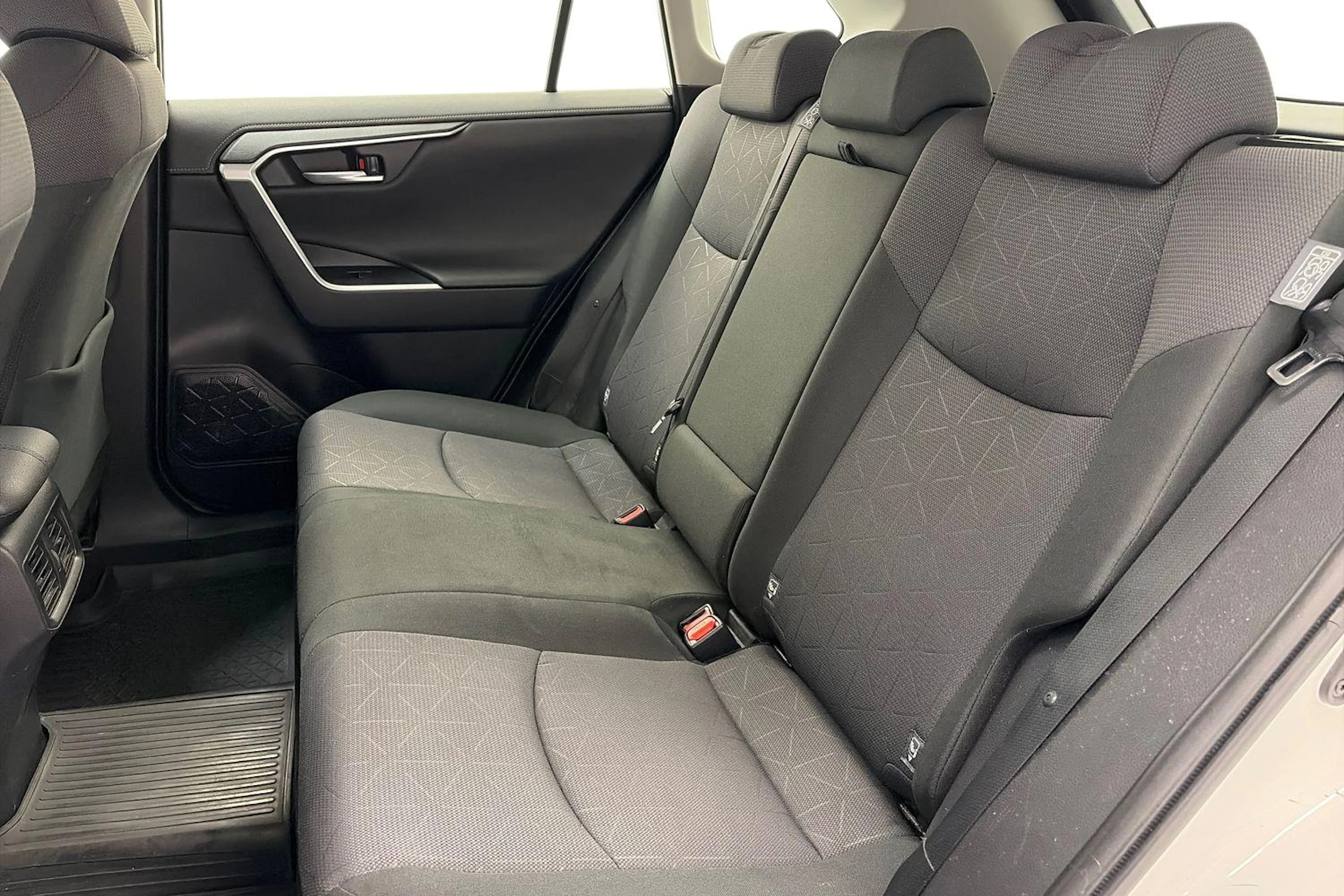 valkoinen Toyota RAV4 2019 kuva 8.