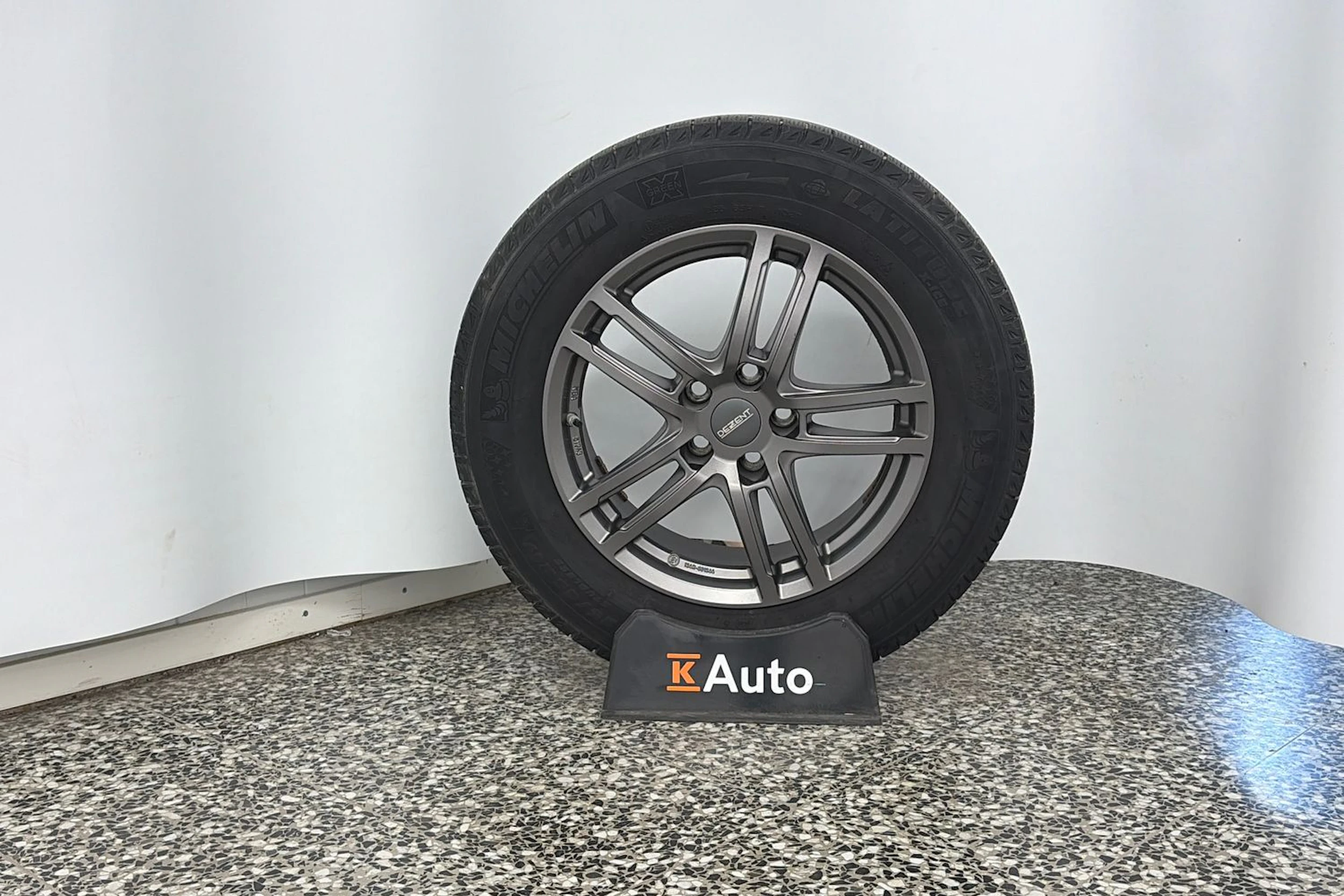 valkoinen Toyota RAV4 2019 kuva 10.