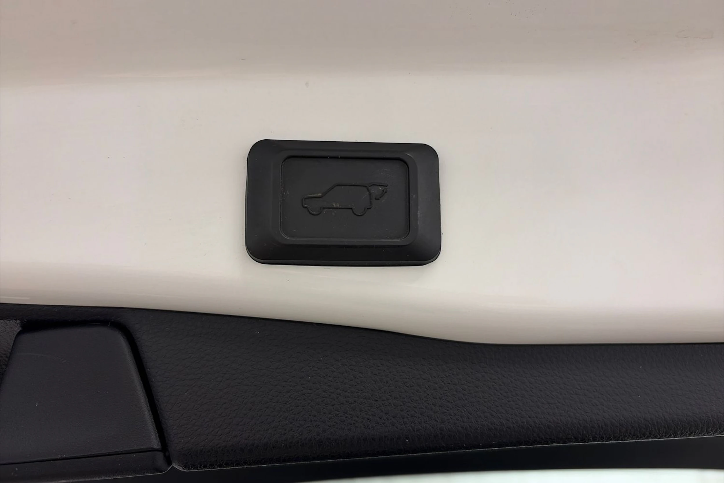 valkoinen Toyota RAV4 2019 kuva 12.