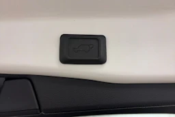 valkoinen Toyota RAV4 2019 kuva 12.