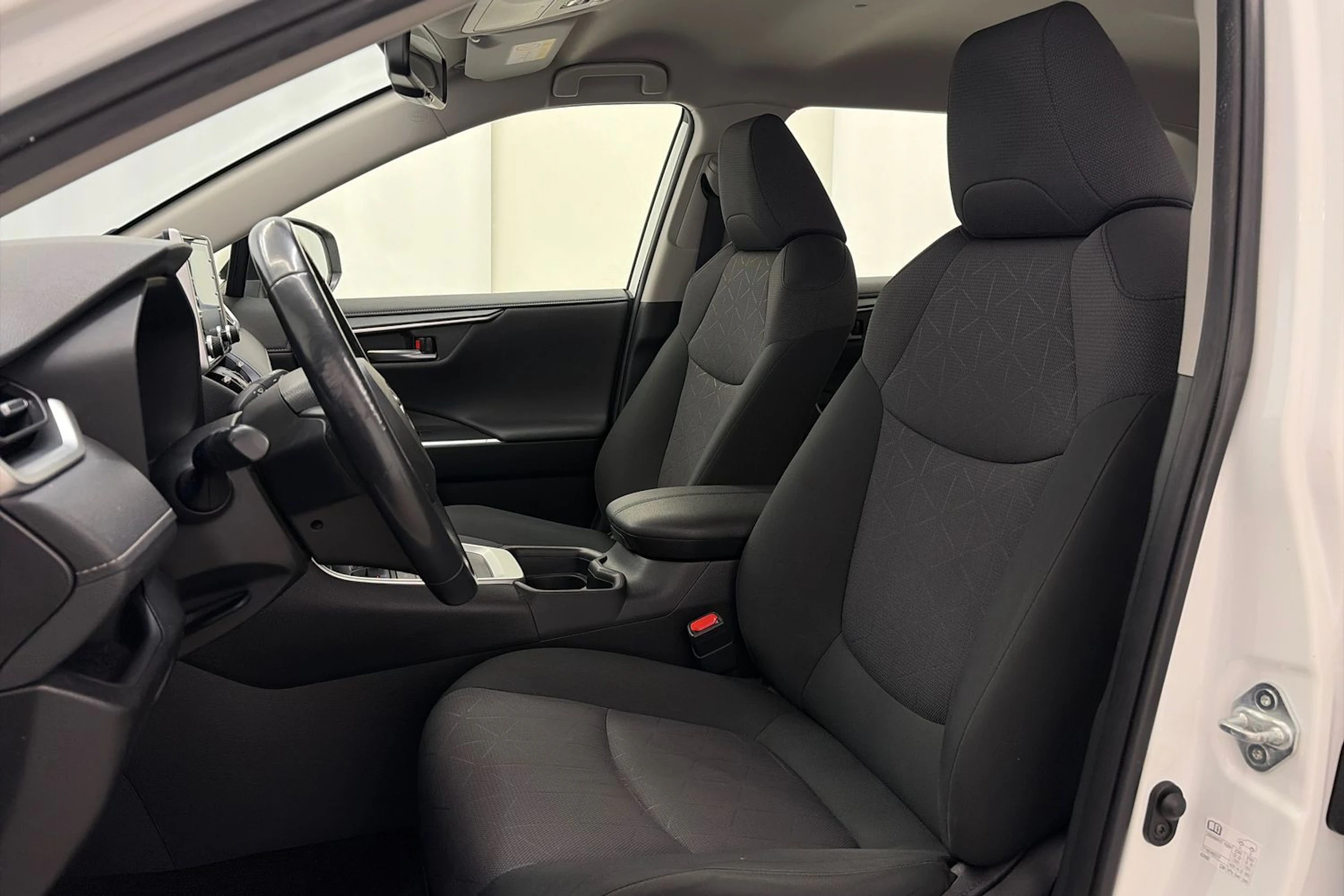 valkoinen Toyota RAV4 2019 kuva 13.