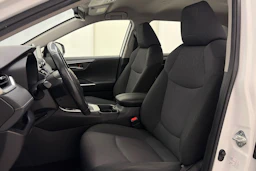valkoinen Toyota RAV4 2019 kuva 13.