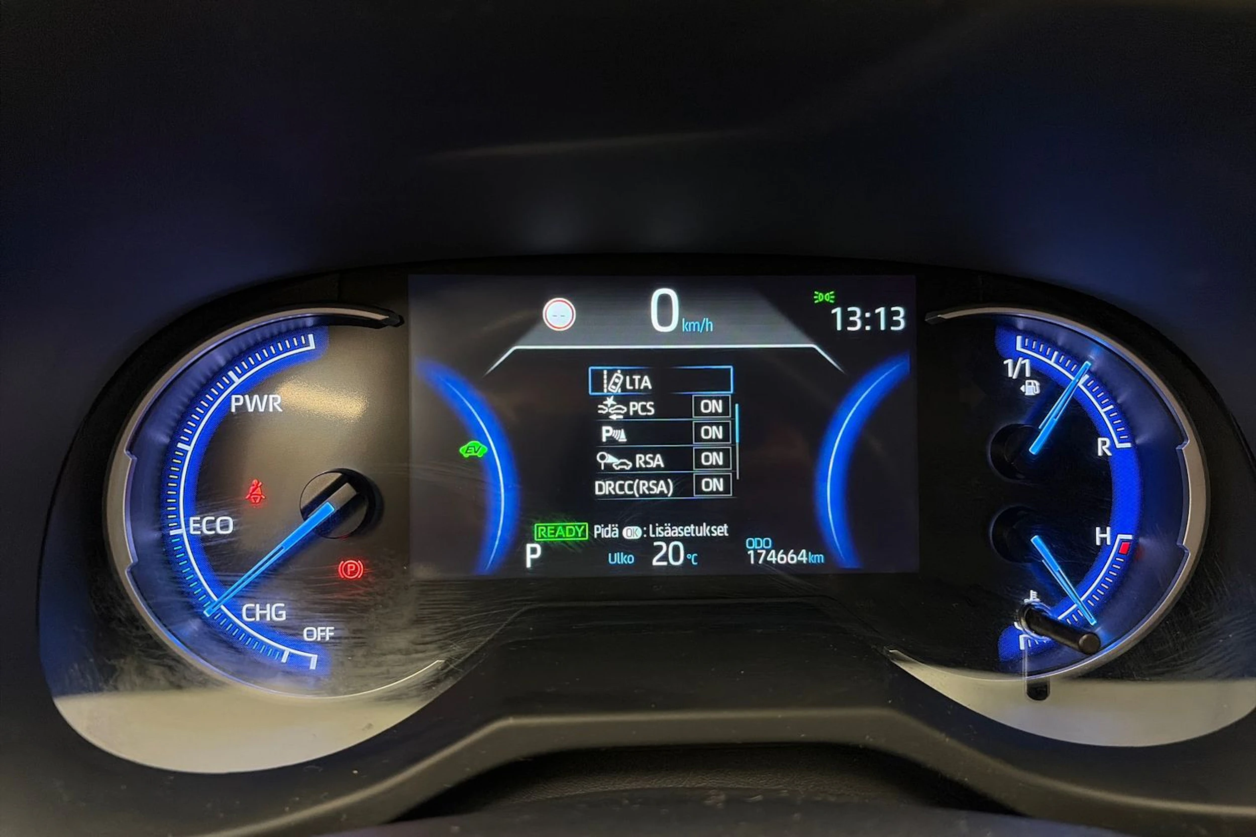 valkoinen Toyota RAV4 2019 kuva 14.