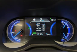 valkoinen Toyota RAV4 2019 kuva 14.