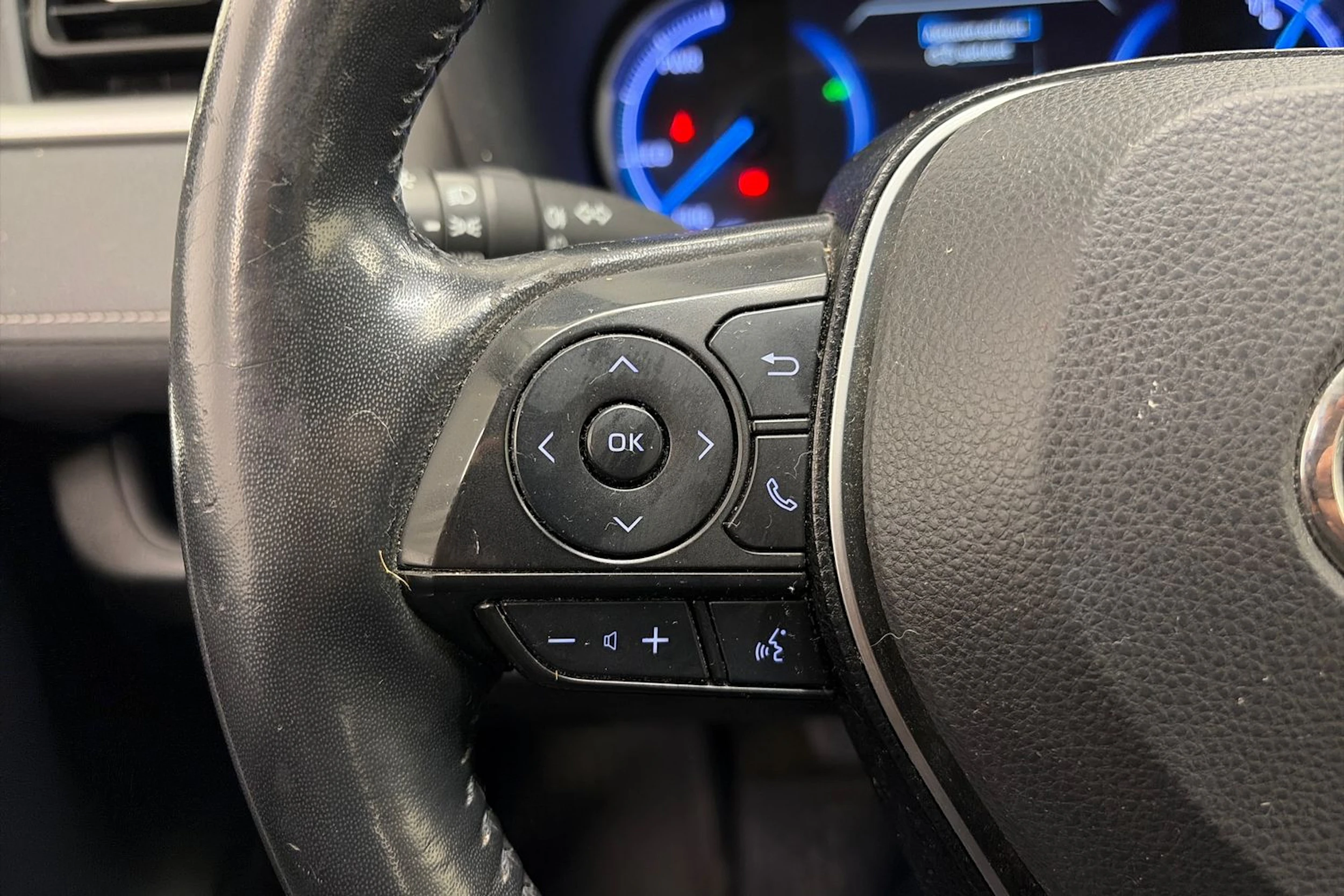 valkoinen Toyota RAV4 2019 kuva 15.