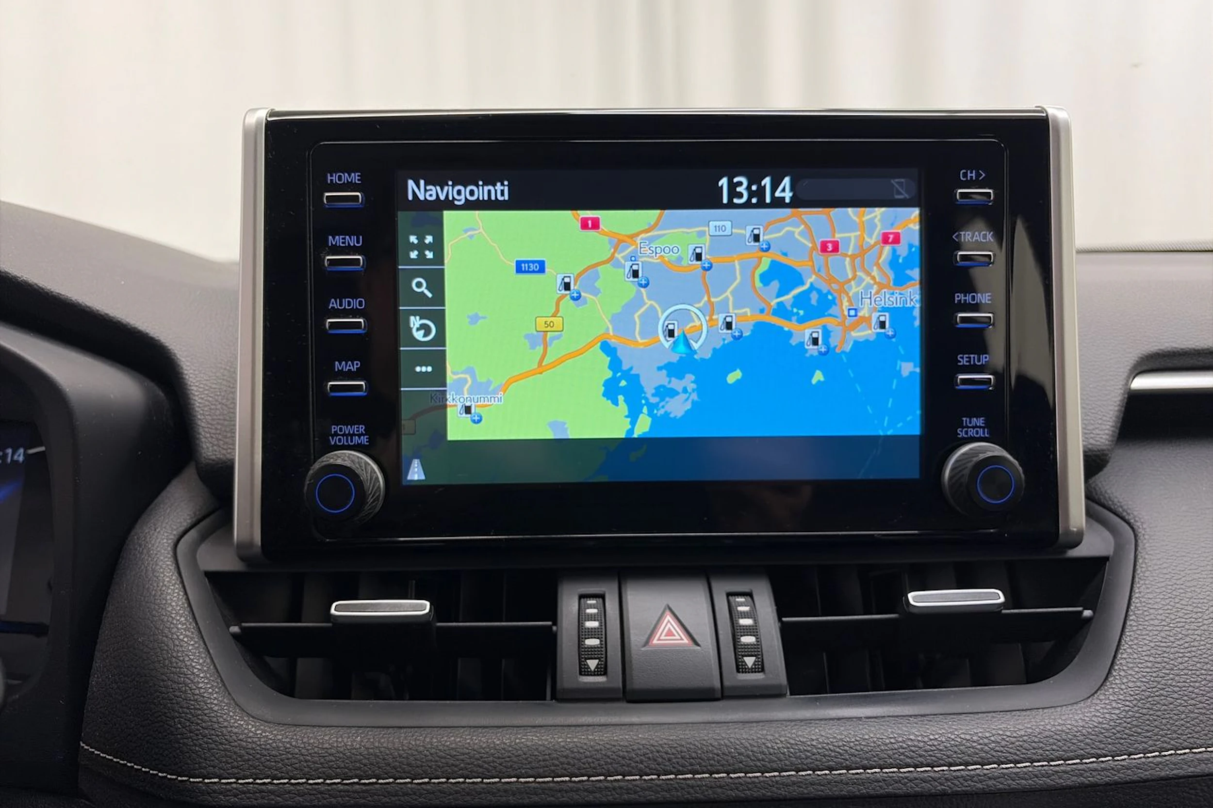 valkoinen Toyota RAV4 2019 kuva 17.