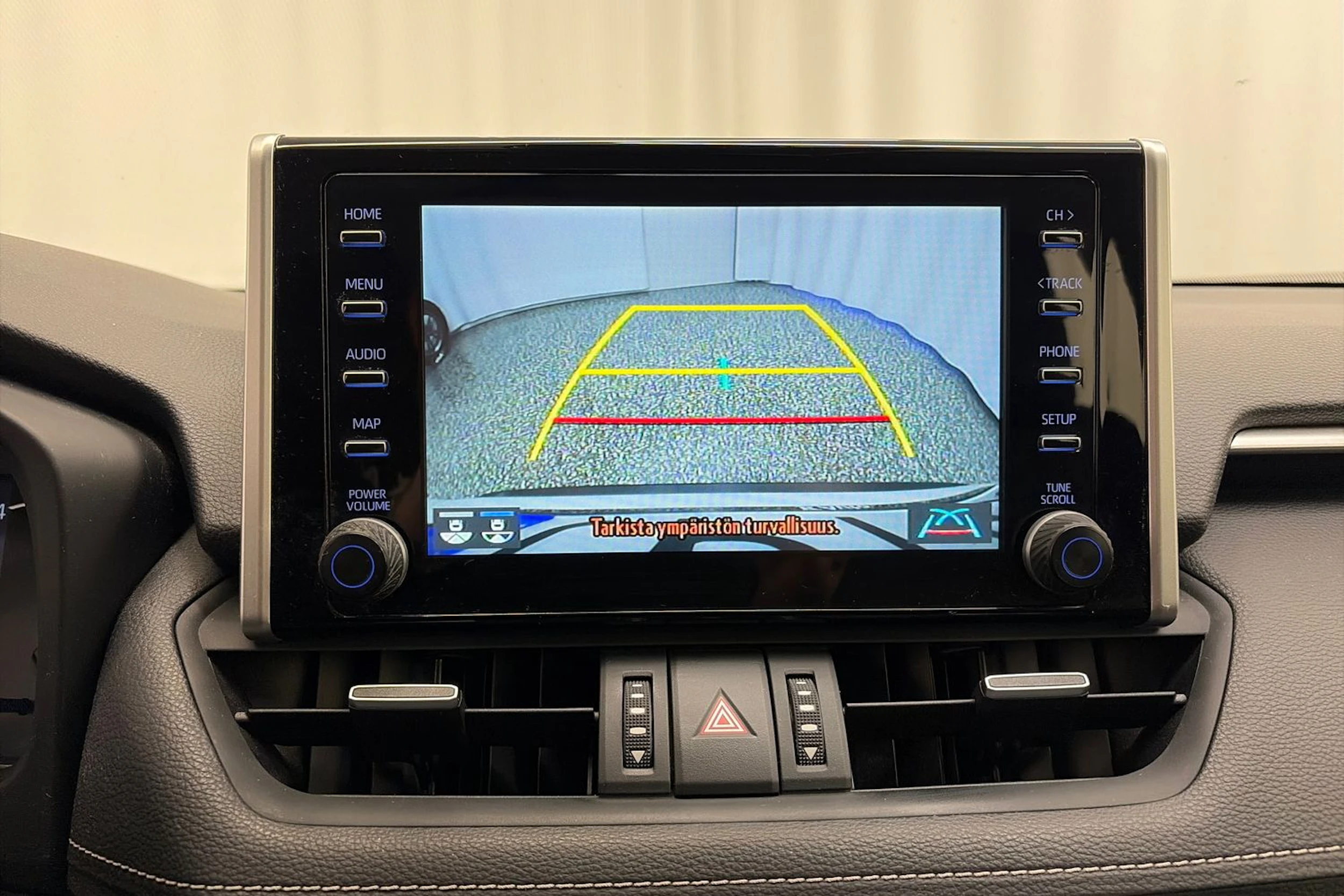 valkoinen Toyota RAV4 2019 kuva 18.