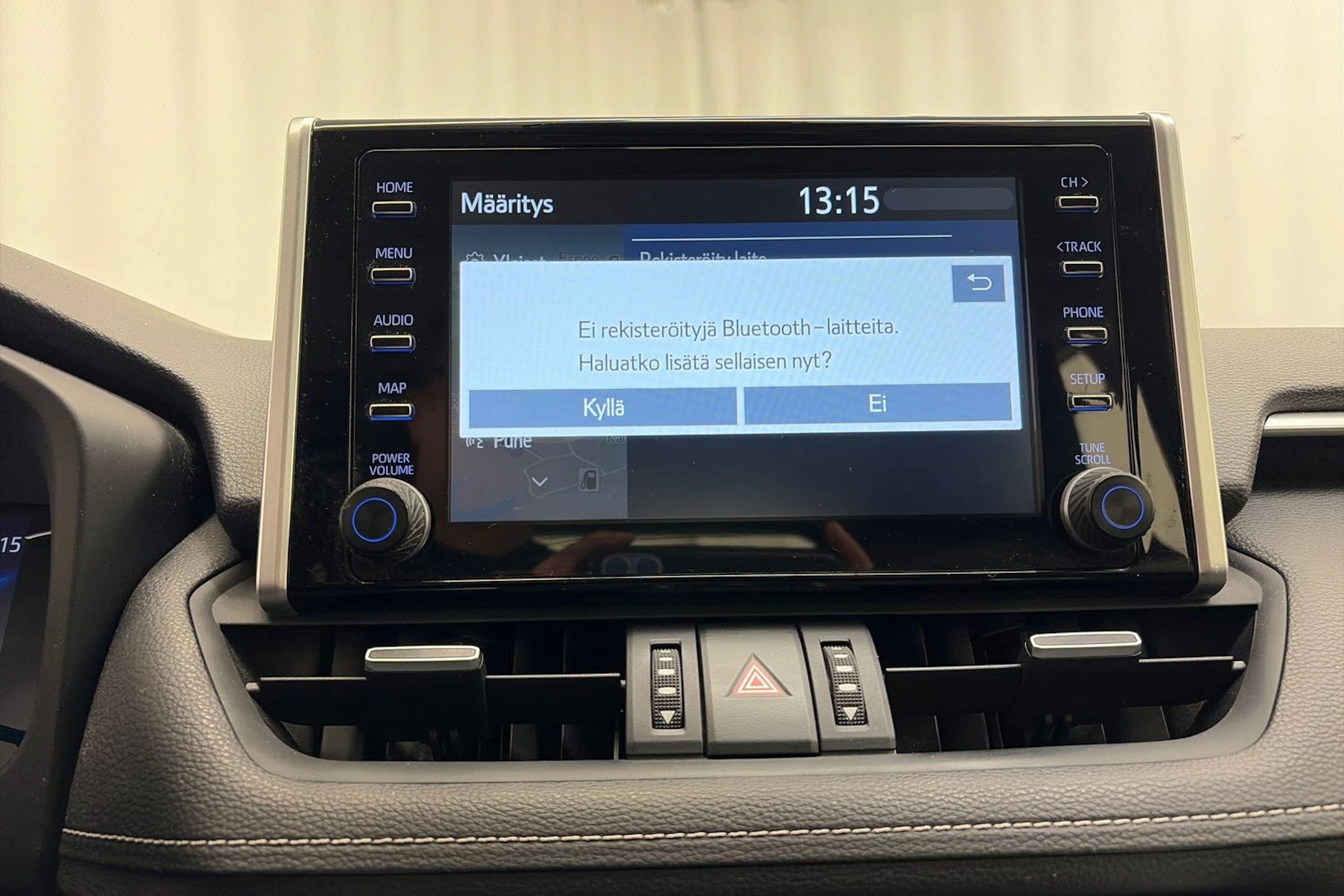valkoinen Toyota RAV4 2019 kuva 19.
