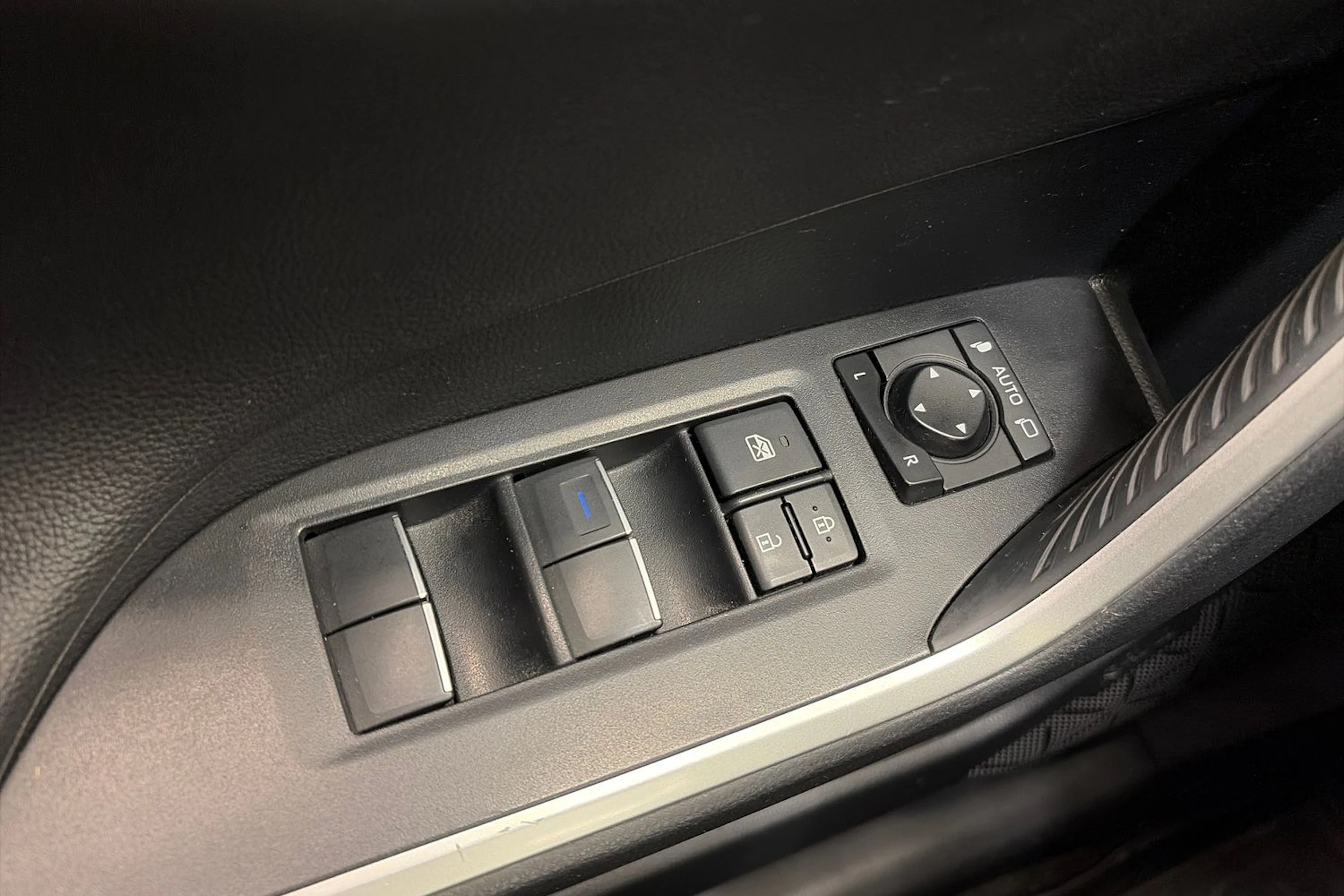 valkoinen Toyota RAV4 2019 kuva 24.