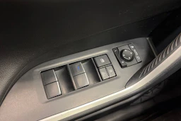valkoinen Toyota RAV4 2019 kuva 24.
