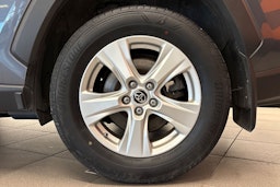 harmaa Toyota RAV4 2019 kuva 11.