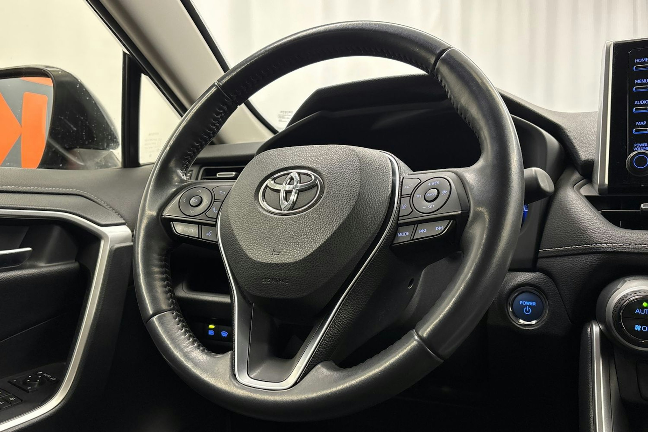 harmaa Toyota RAV4 2019 kuva 15.
