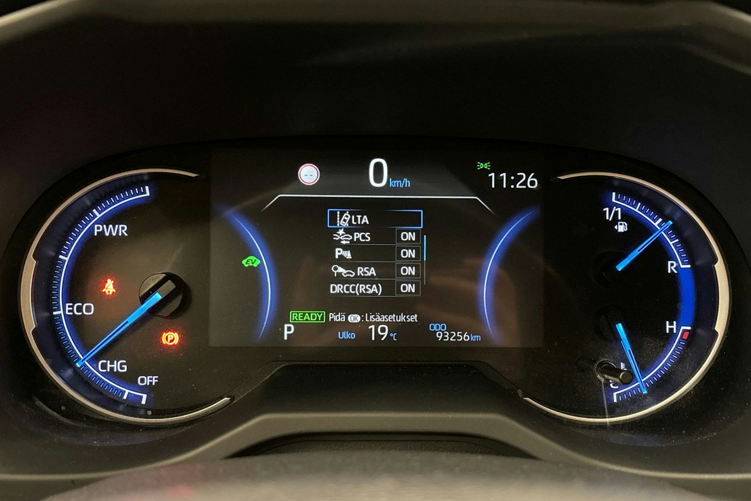 harmaa Toyota RAV4 2019 kuva 18.
