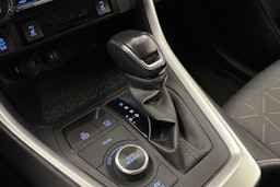 harmaa Toyota RAV4 2019 kuva 22.