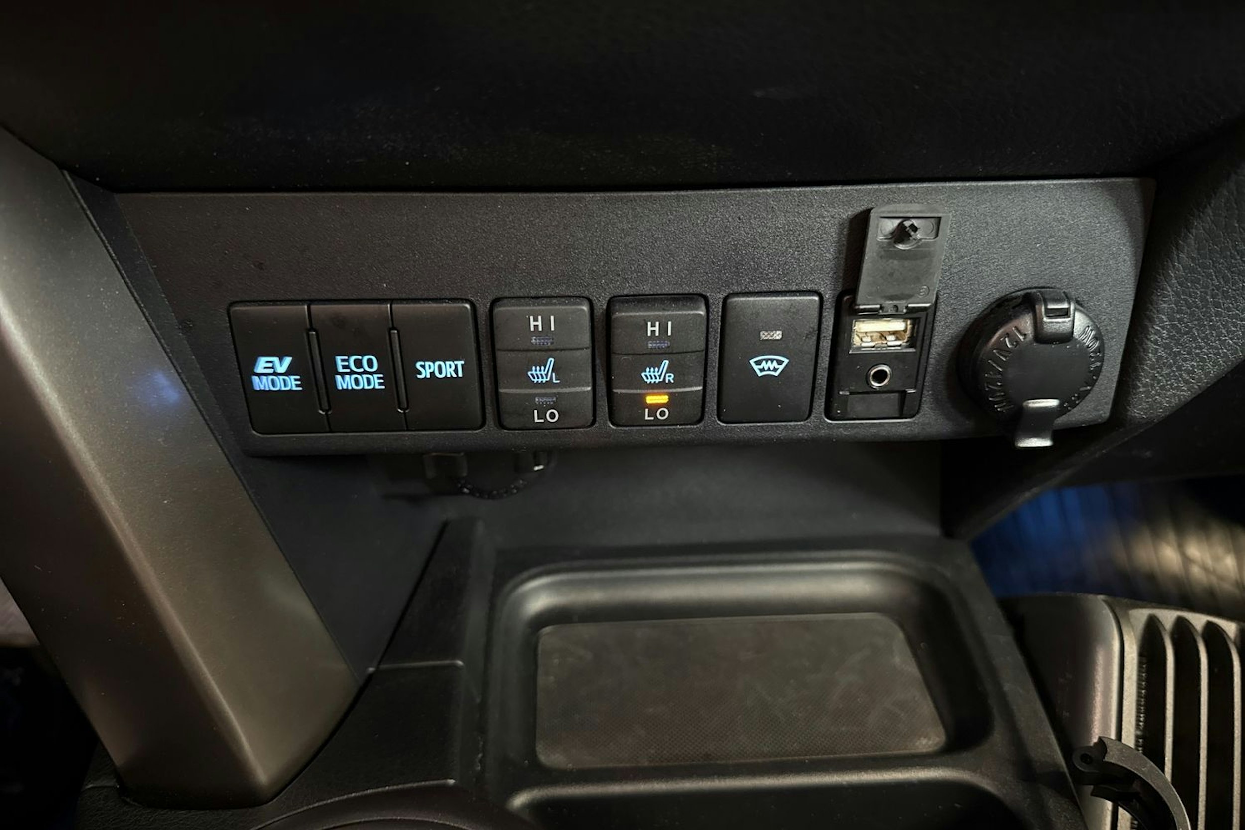 ruskea (beige) Toyota RAV4 2019 kuva 20.