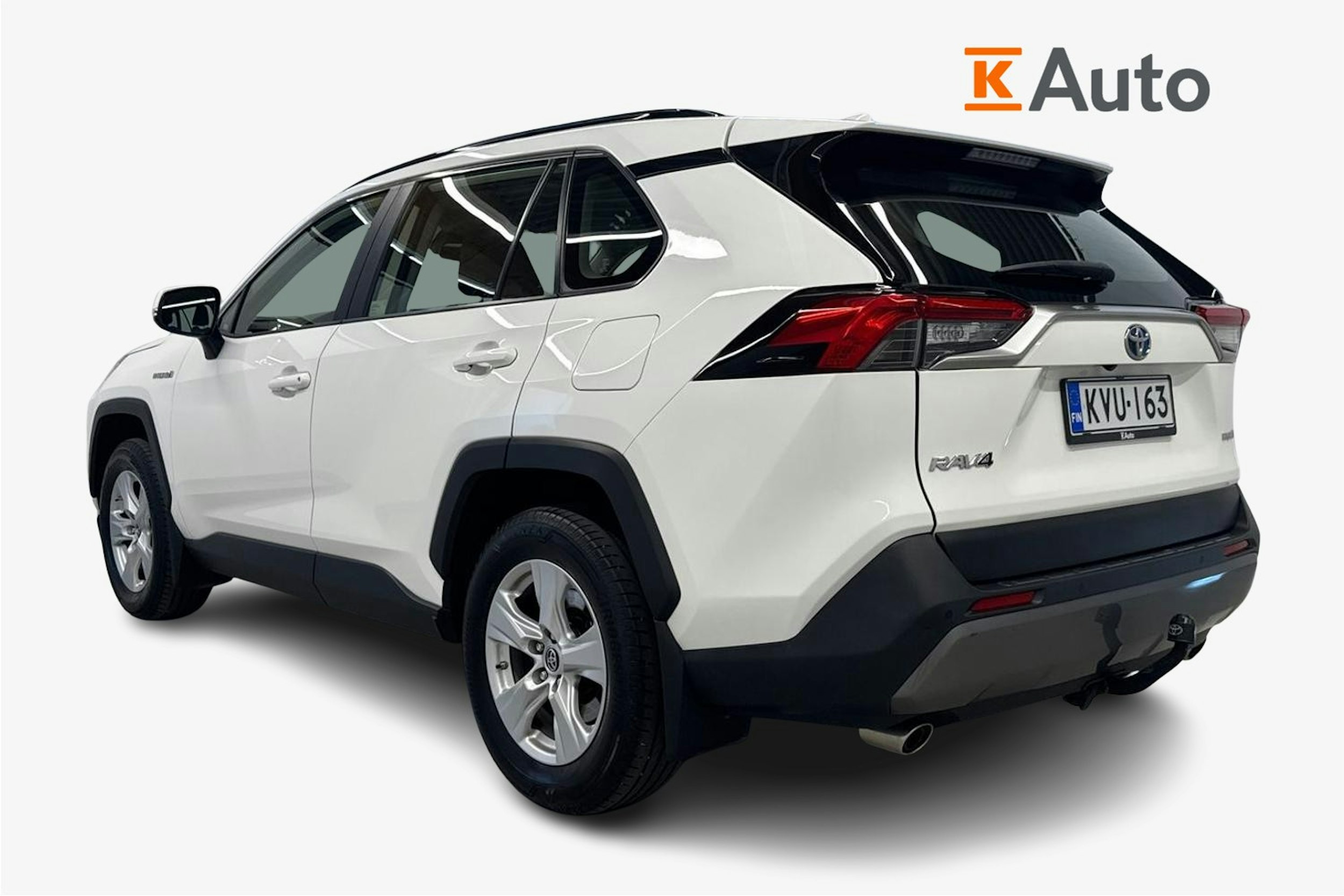 valkoinen Toyota RAV4 2019 kuva 2.