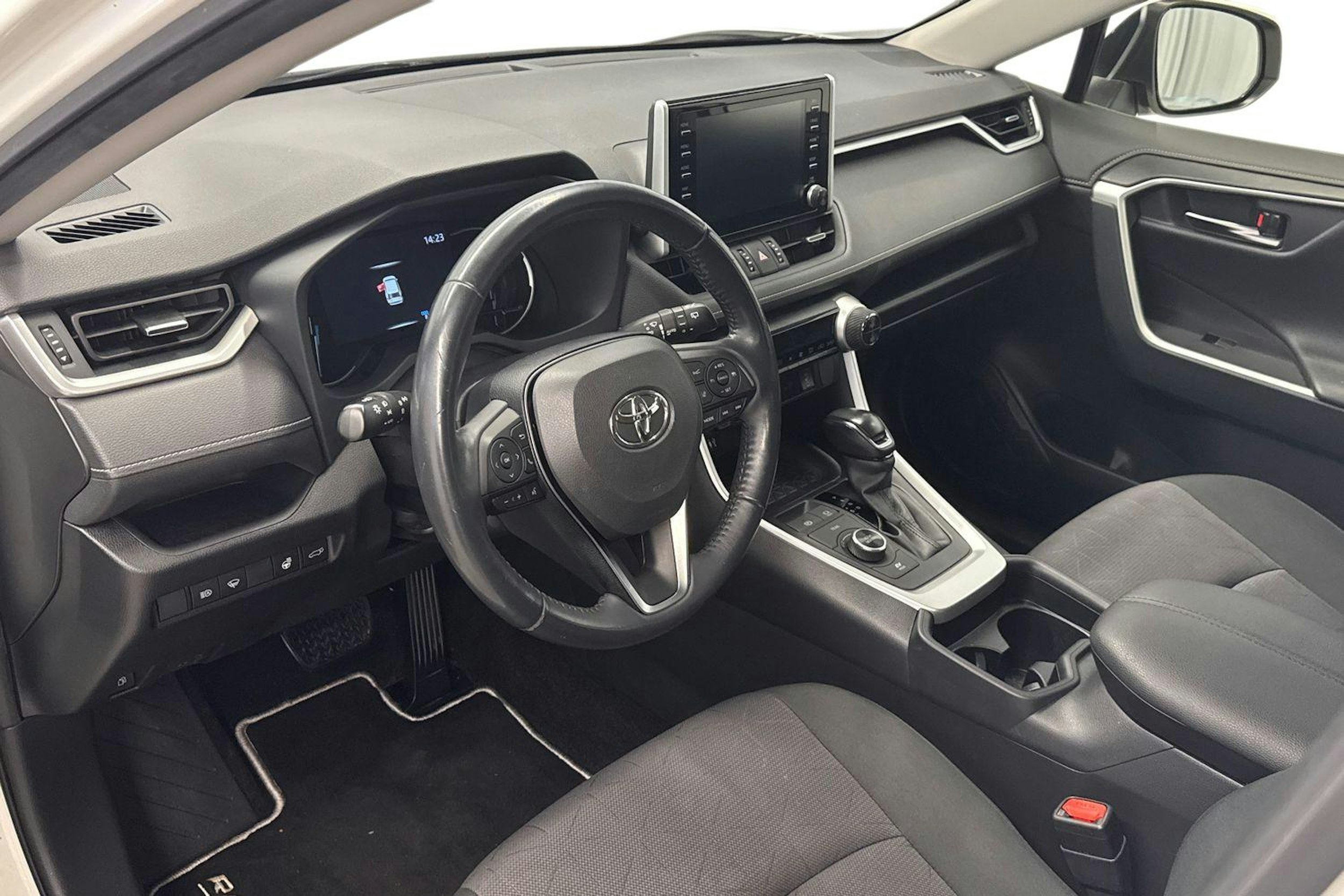 valkoinen Toyota RAV4 2019 kuva 7.