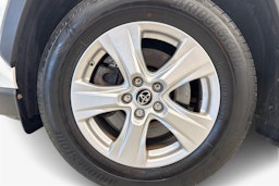 valkoinen Toyota RAV4 2019 kuva 11.